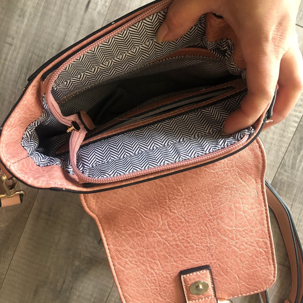 Purse / Backpack - Picture 5 of 8